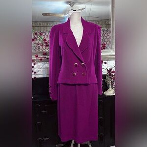 Vintage St. John by Maria Gray Magenta  Long Sleeve Notched Collar Suit.